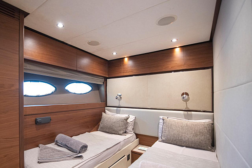 Яхта Princess 88 2014 12