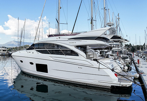Яхта Princess 52 2017 1