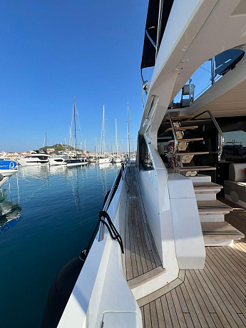 Яхта Sunseeker 74 2019 4