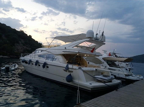 Яхта Ferretti 590 2004 2