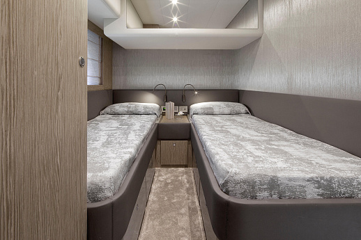 Яхта Ferretti 650 2017 15