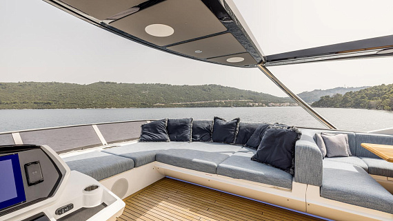 Яхта Sunseeker 90 Ocean 2023 15