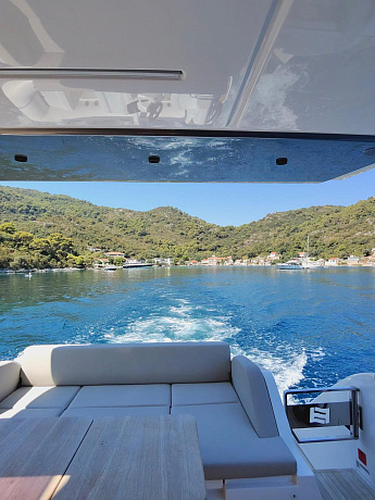 Яхта Ferretti 580 2023 6