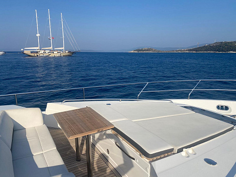 Яхта Princess Flybridge 72 2014 3