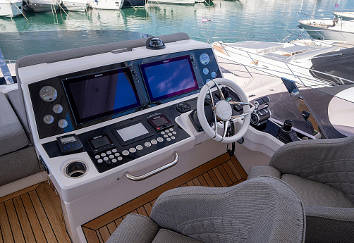 Яхта Sunseeker 76 Yacht 2020 12