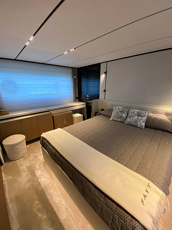 Яхта Ferretti 720 2021 8
