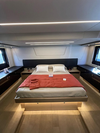Яхта Absolute 62 Fly 2019 12