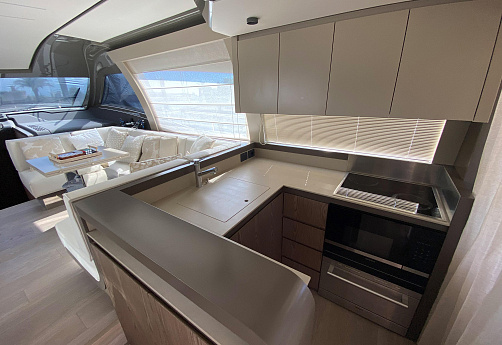Яхта Ferretti 550 2021 10