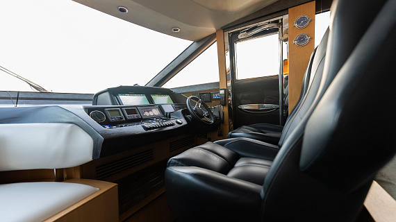 Яхта Princess V72 2012 12