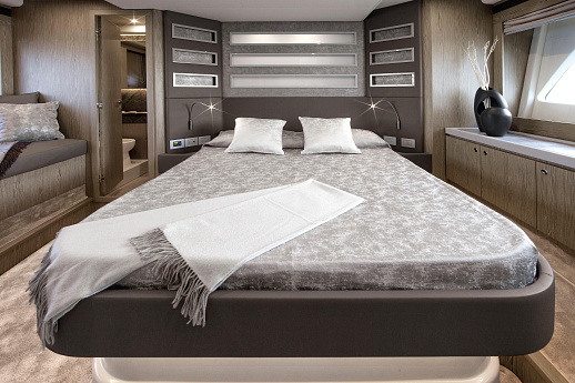 Яхта Ferretti 650 2017 14