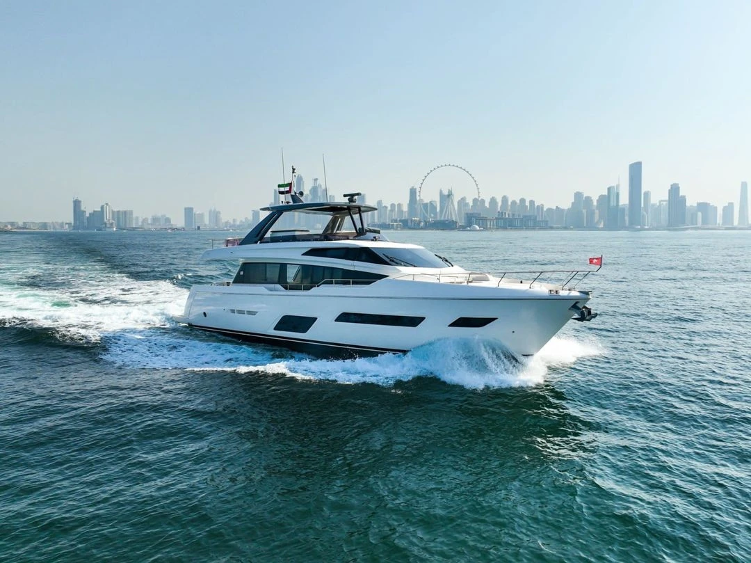 FERRETTI 780