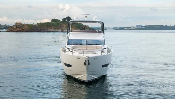 Яхта PRINCESS Y85  5