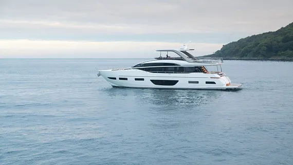 Яхта PRINCESS Y85  10