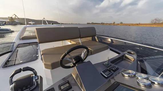 Яхта Galeon 360 FLY  5