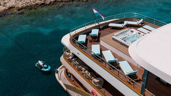RIVA – характеристики, фото и цена | MARINEPOINT– аренда яхт в Москве и ...