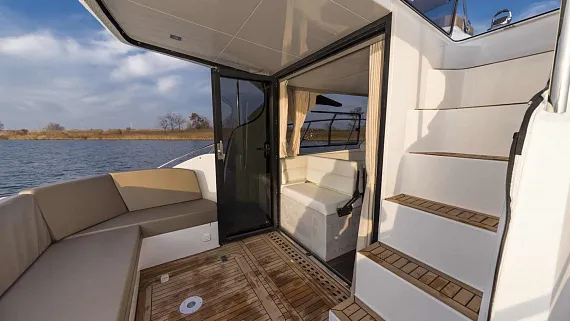 Яхта Galeon 360 FLY  10