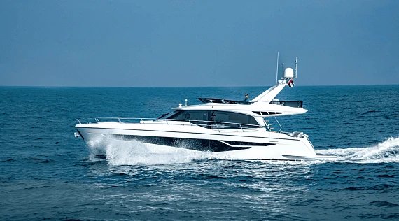 Яхта Majesty 60  1