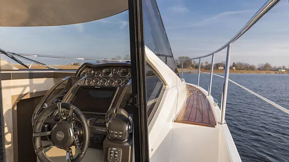 Яхта Galeon 360 FLY  9