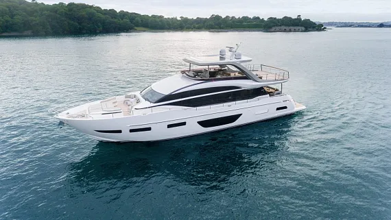 Яхта PRINCESS Y85  9